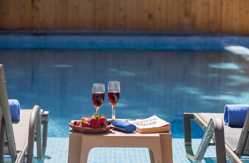 Discover Pool Bars in Dubai for Sun-Soaked Evenings